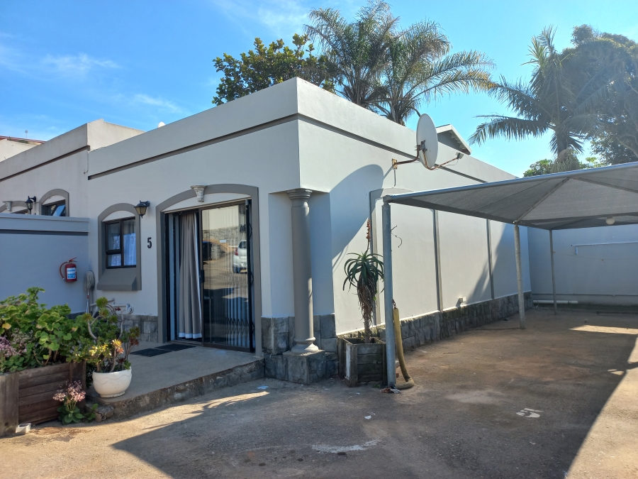 To Let 2 Bedroom Property for Rent in Wavecrest Eastern Cape